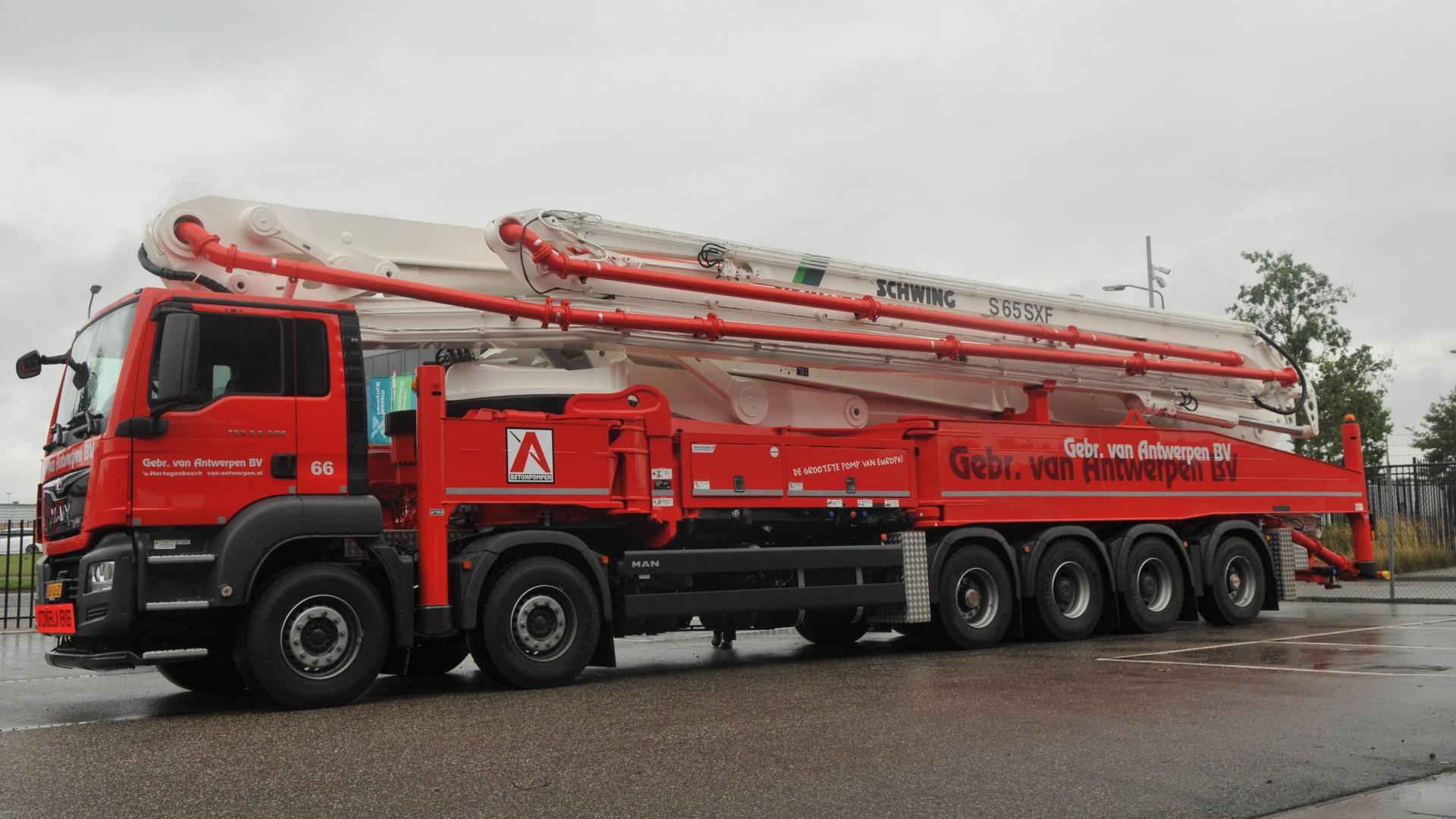 施维英最长5节臂65米上装加man 6桥底盘,一身红装很帅气-新浪汽车