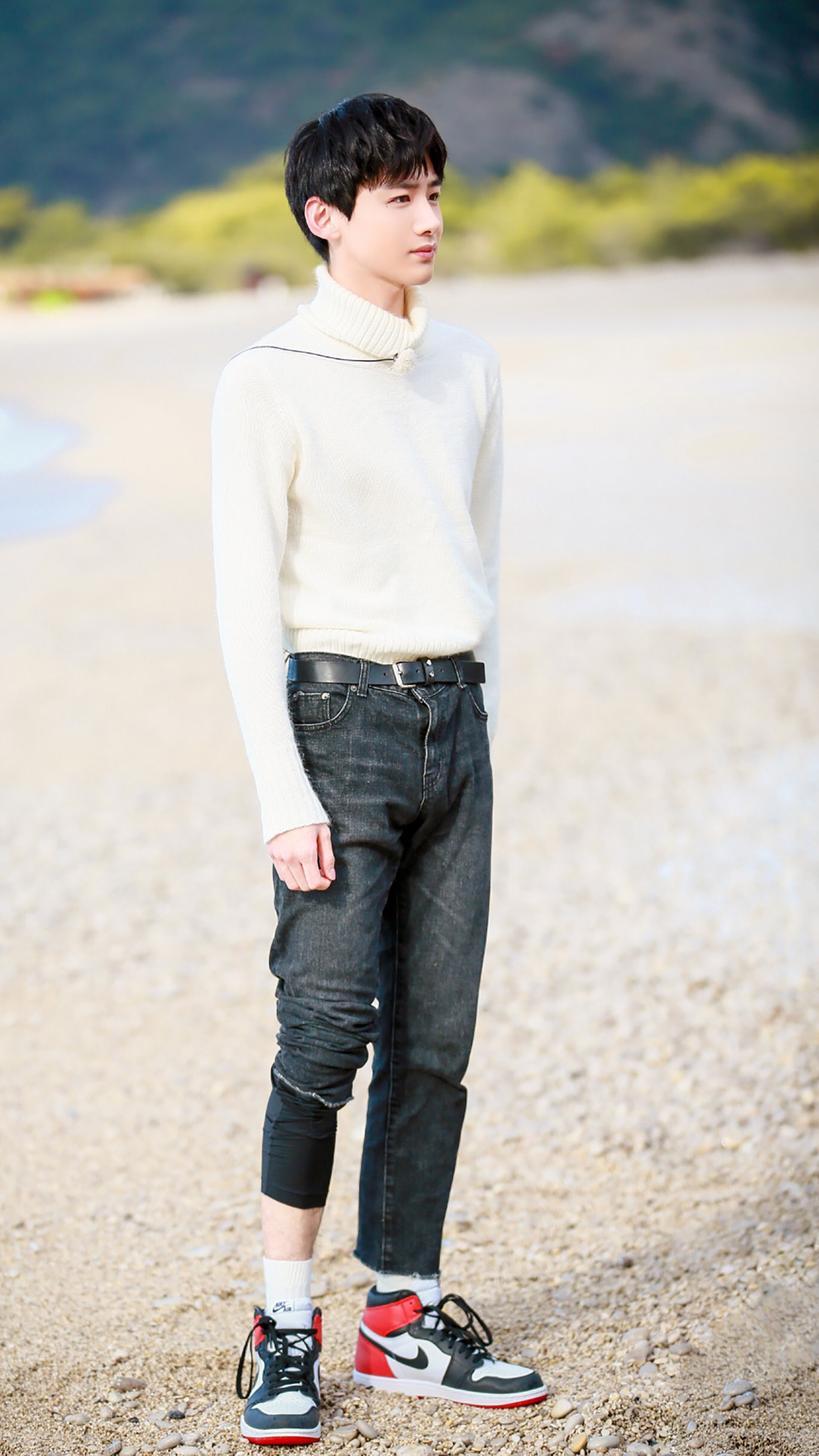 这里的鞋是真的吗?分享一组网络收集的@白敬亭 手机壁纸