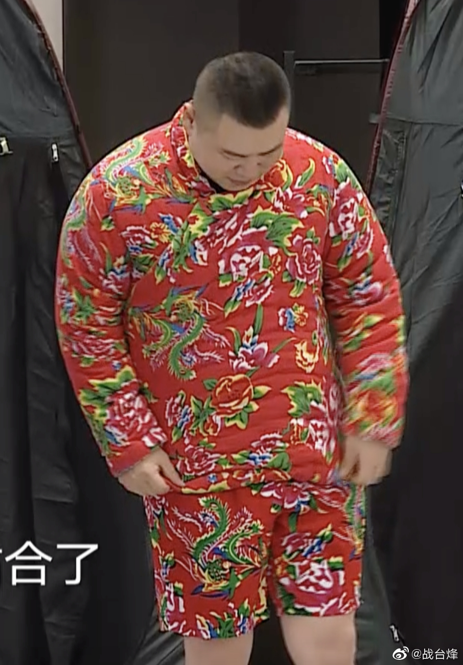 小岳岳@岳云鹏 的时尚穿搭指南:大花棉袄配二花棉裤