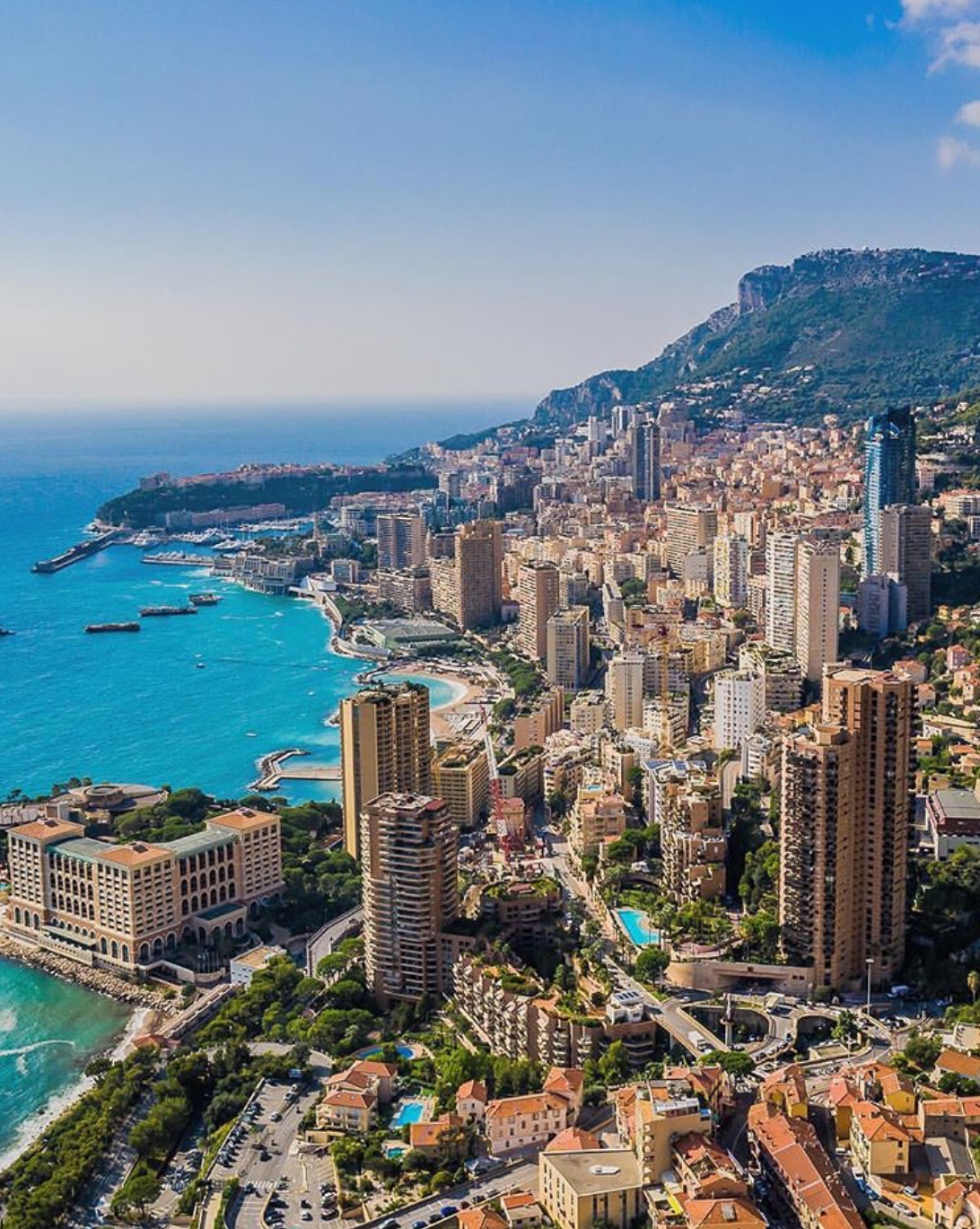 摩纳哥一个除了香车宝马就是游艇的国家叫个滴滴吧