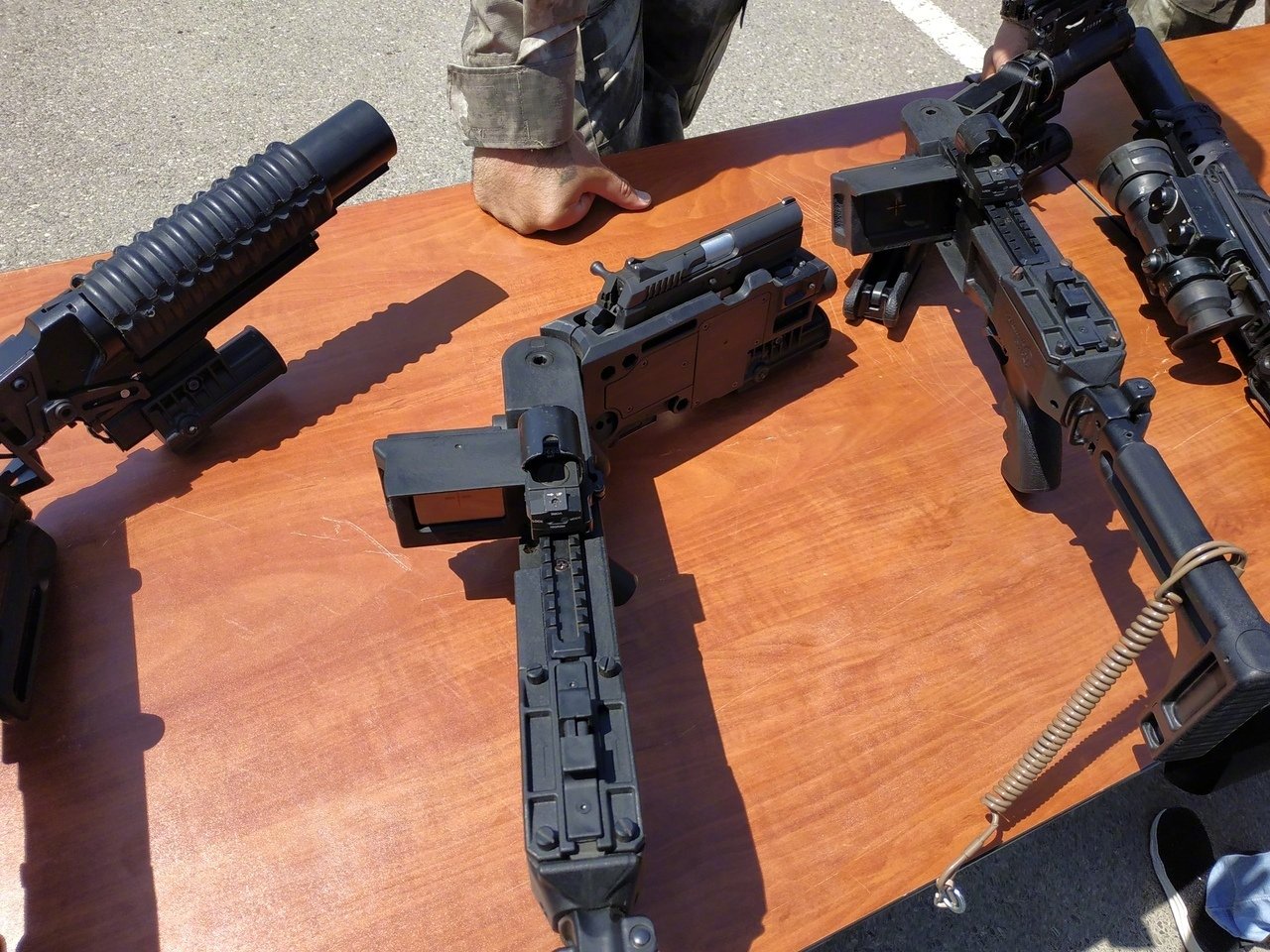 阿塞拜疆边防部队装备的拐弯枪