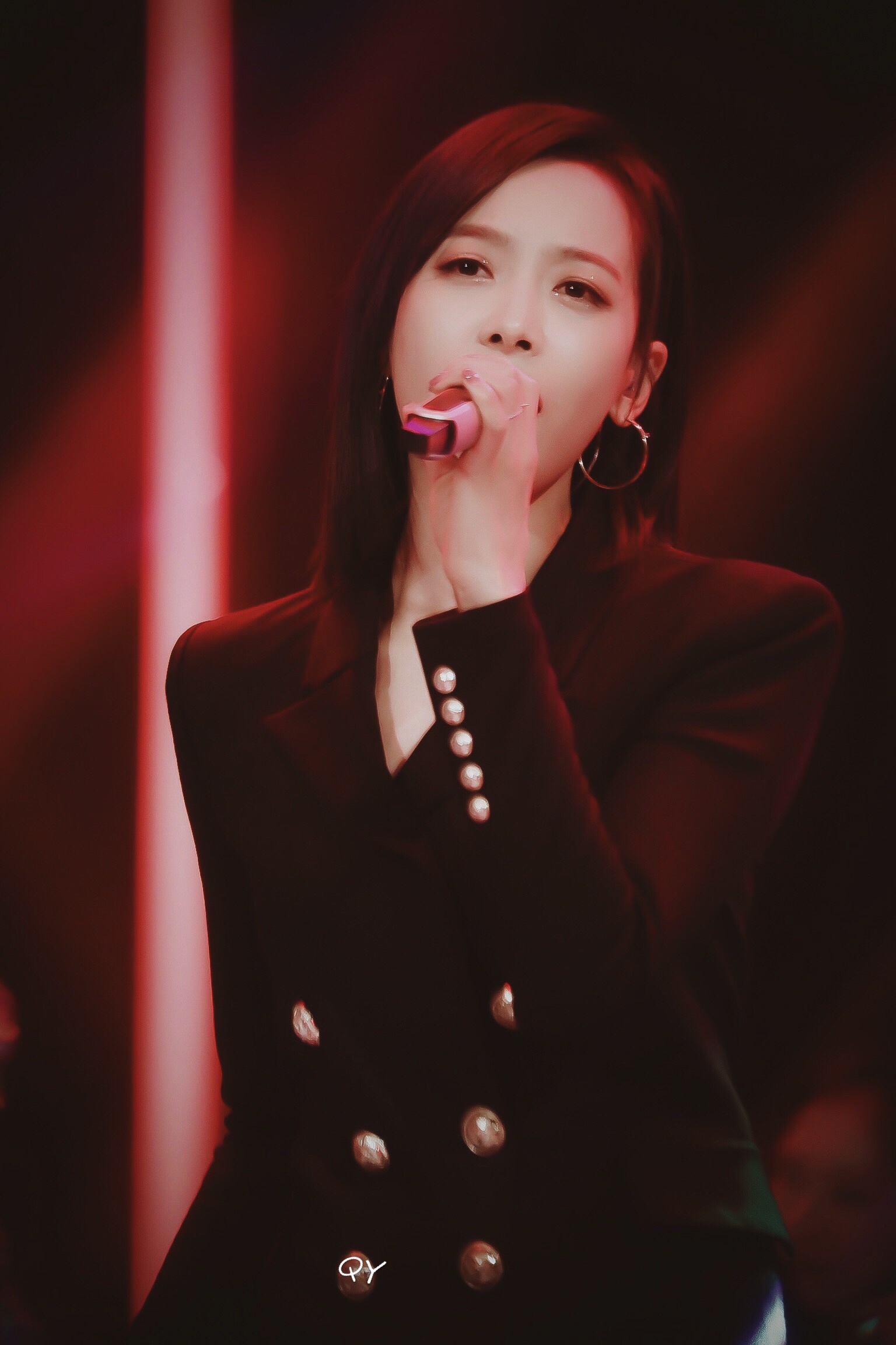 来品一组宋茜湖南五四晚会饭拍图,人鱼姬眼妆闪耀灵动