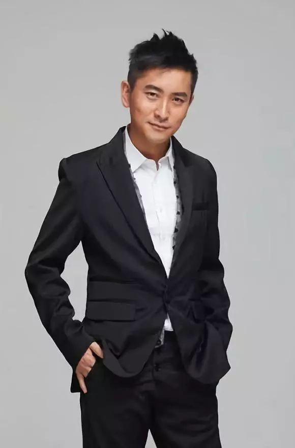 前tvb绿叶夫妇结婚多年仍无所出:没什么所谓1973年生的范振锋既是演员