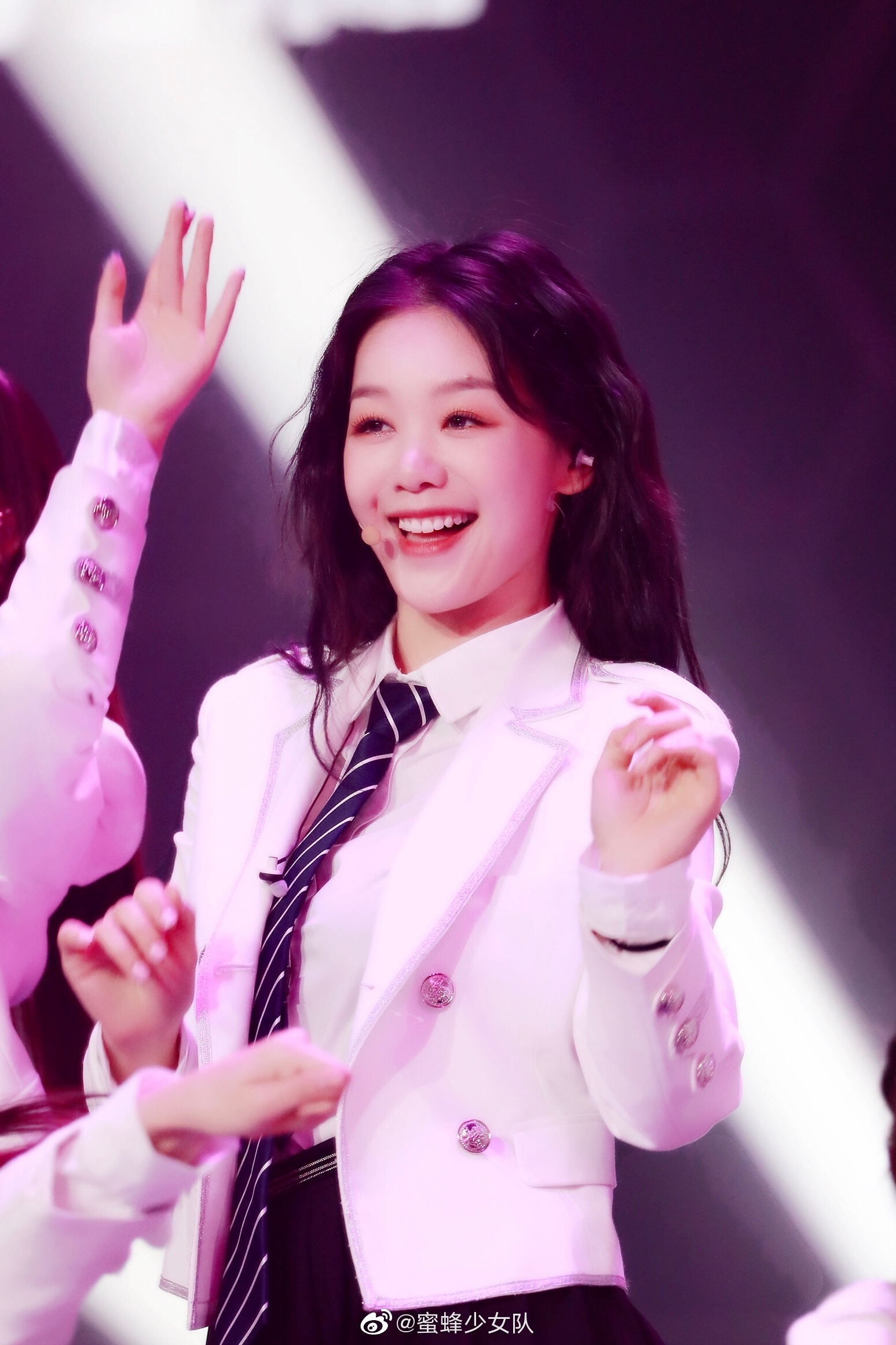 今天小彩虹徐梦洁@火箭少女101_徐梦洁 亮相湖南卫视航天晚会