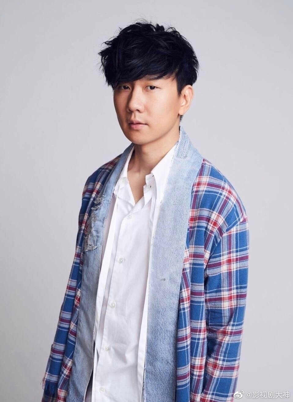 林俊杰一个00后粉丝说后悔自己出生的太晚了，不能多看几场演唱会
