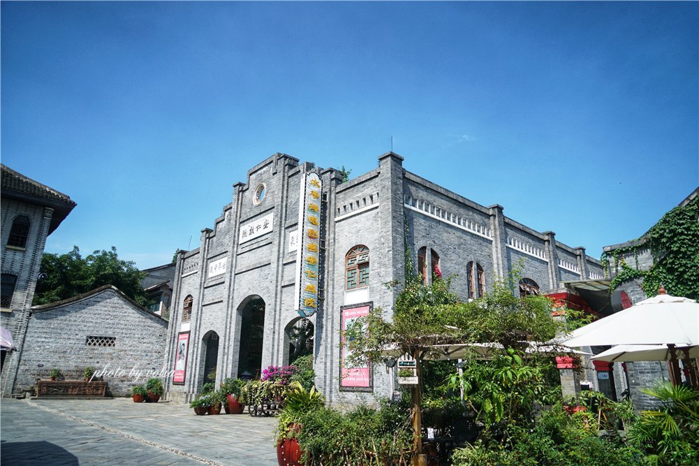 保存了三条民国老街,27座公馆的安仁古镇宛然一座"川西建筑艺术博物