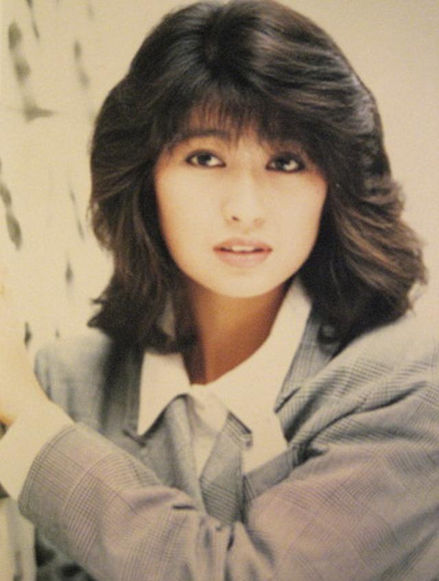 54岁歌手杨林退圈16年转行画家后罕见露脸美人已迟暮气质仍出众