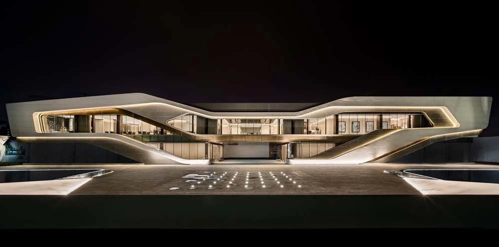 国际著名建筑师高迪曾经说过 直线是属于人类的