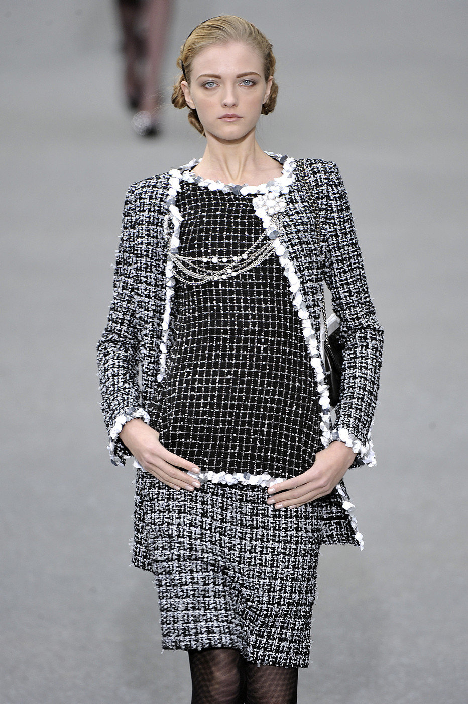 chanel s/s 2009 粗花呢外套.很多外套的款式比较特别,色彩柔美