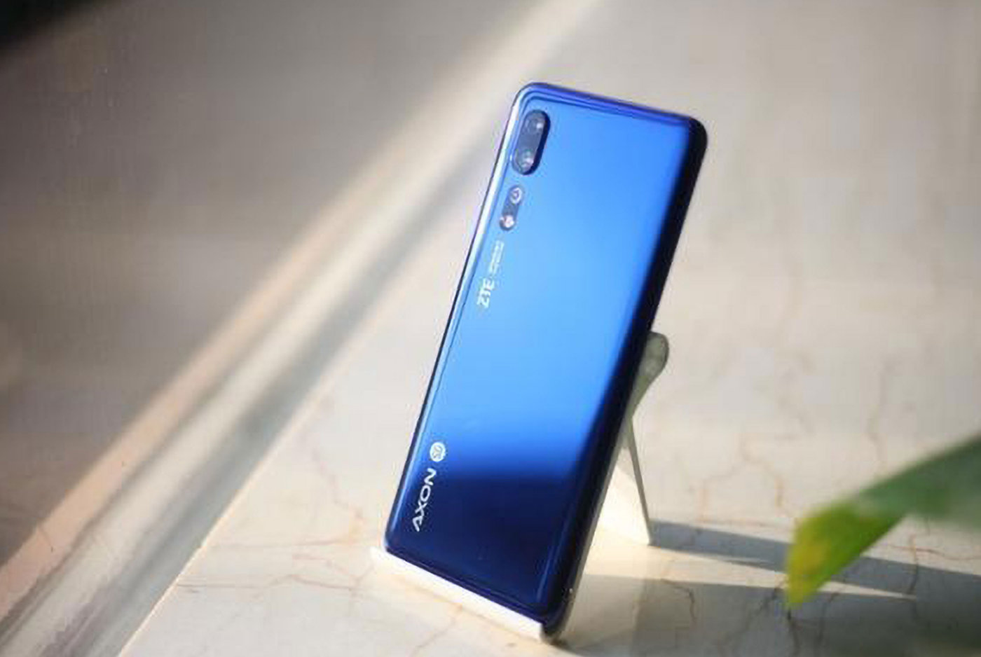 5秒真爷们儿中兴axon10pro成5g手机引领者并且两年内不会卡