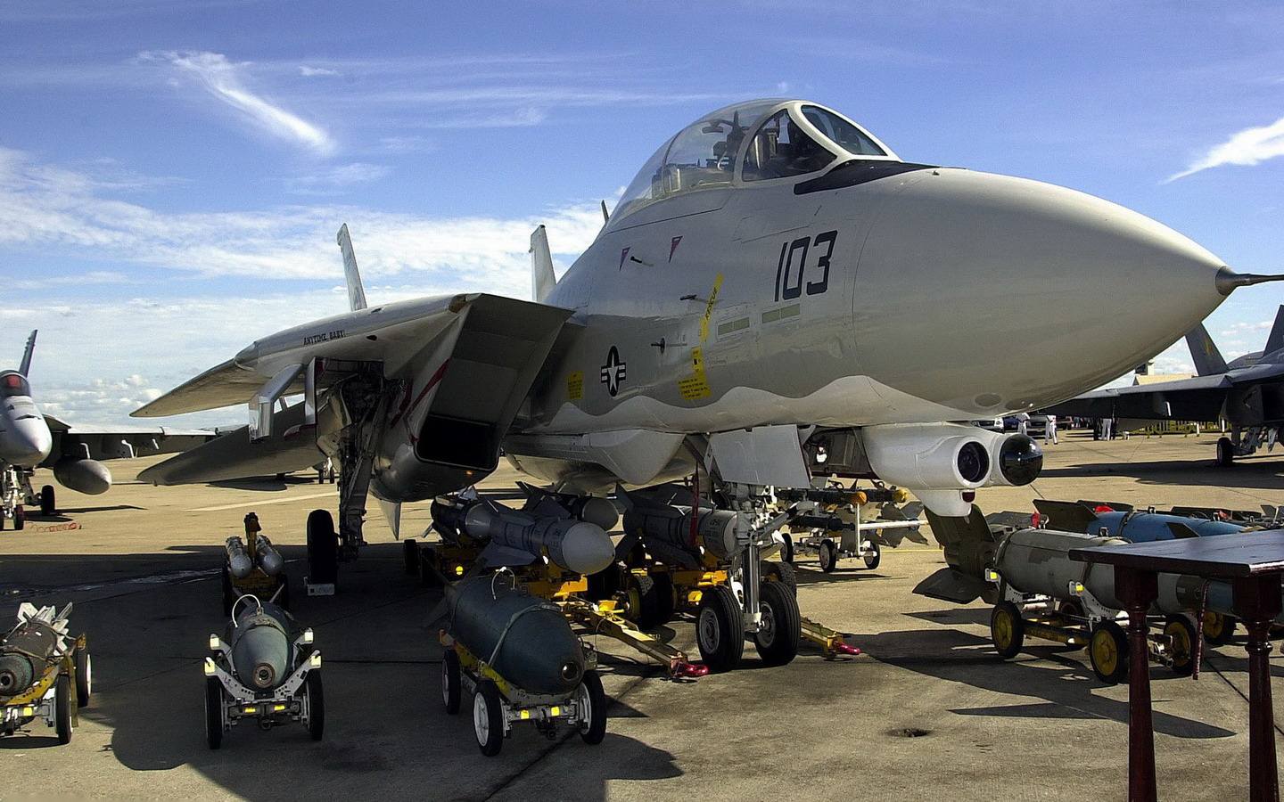 中国舰载机用不了只能买外国的这款国产战机表示自己才是最合适的