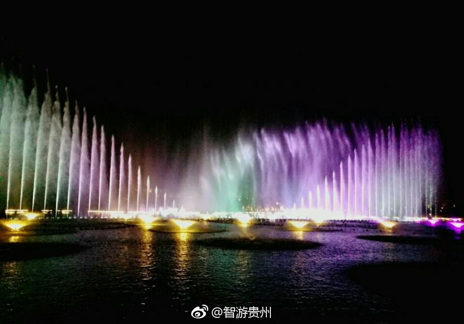 贵阳天河潭音乐喷泉夜景 乐起泉舞,壮观
