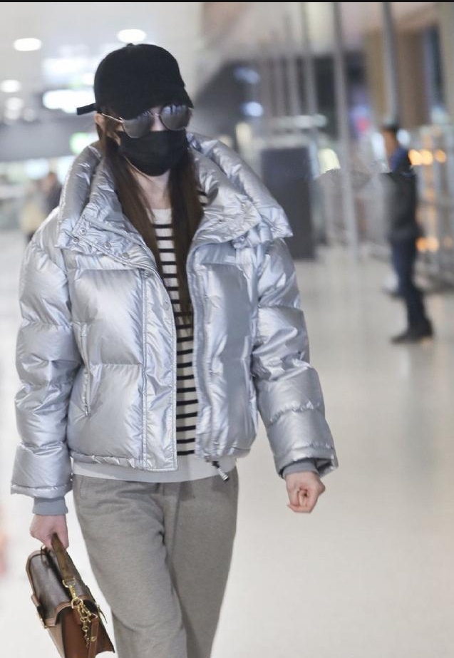 盘点唐嫣穿羽绒服图片?唐嫣穿羽绒服图片