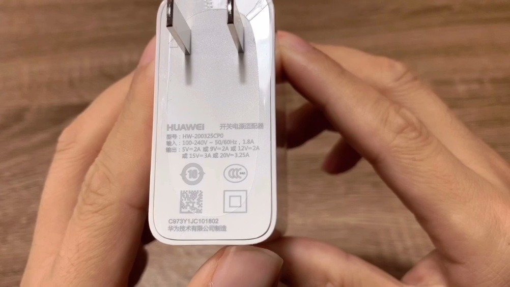 开箱100第1款华为matebook13原装65wusbpd充电器