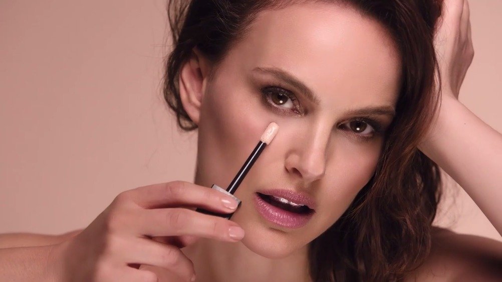 娜塔丽波特曼为dior的遮瑕膏拍摄的新广告