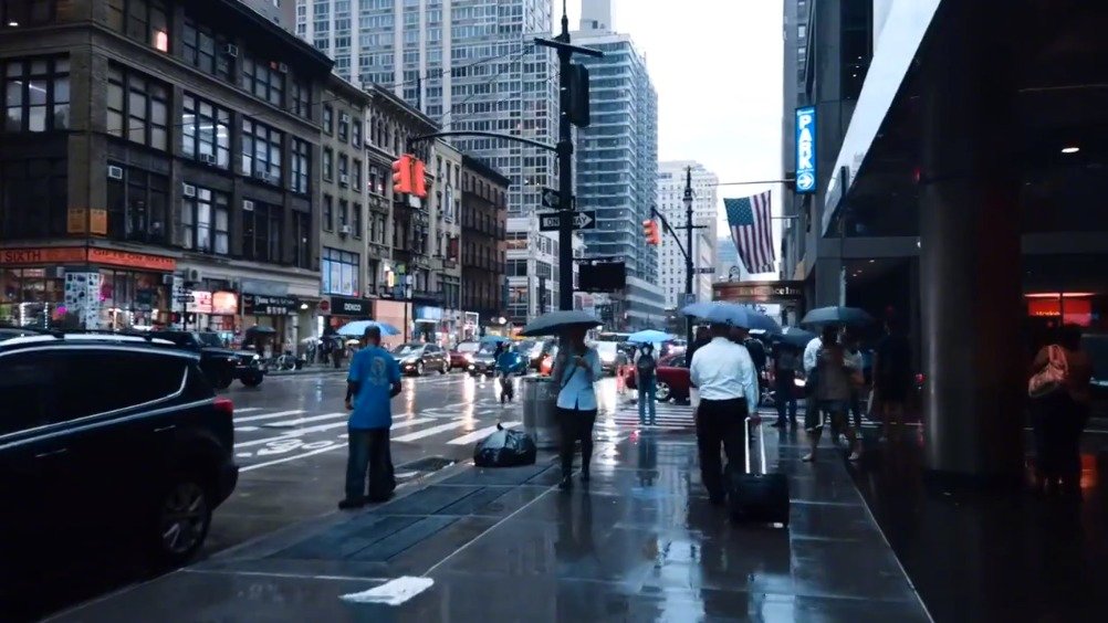 外网油管主nomadic ambience制作了一个漫步在雨天纽约曼哈顿街头的视