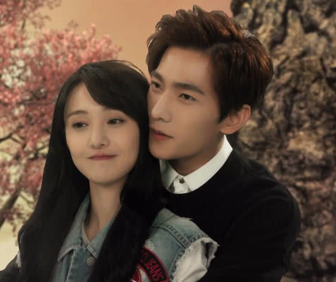 杨洋被问如何看待郑爽谈恋爱?他脱口而出6字,网友:你真好