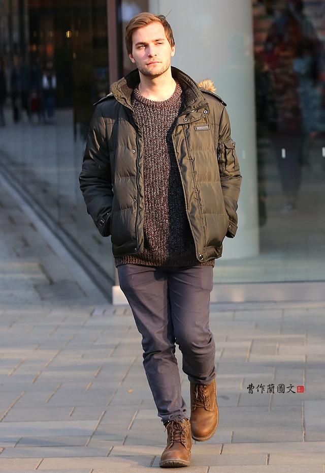 街拍:穿戴越来越考究的时尚男什么样?三里屯随便抓拍时尚男