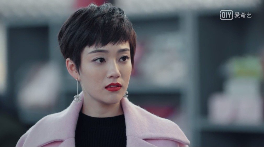 大小姐@陈泇文 因为蝈蝈陷入了回忆里今晚的大小姐是帅气的大小姐