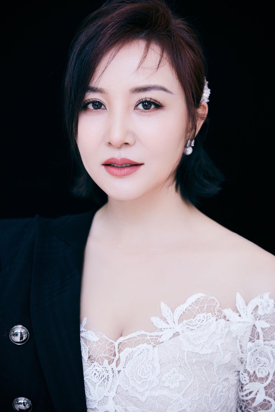 陶红大影节压轴亮相 仙裙加身魅力值爆表