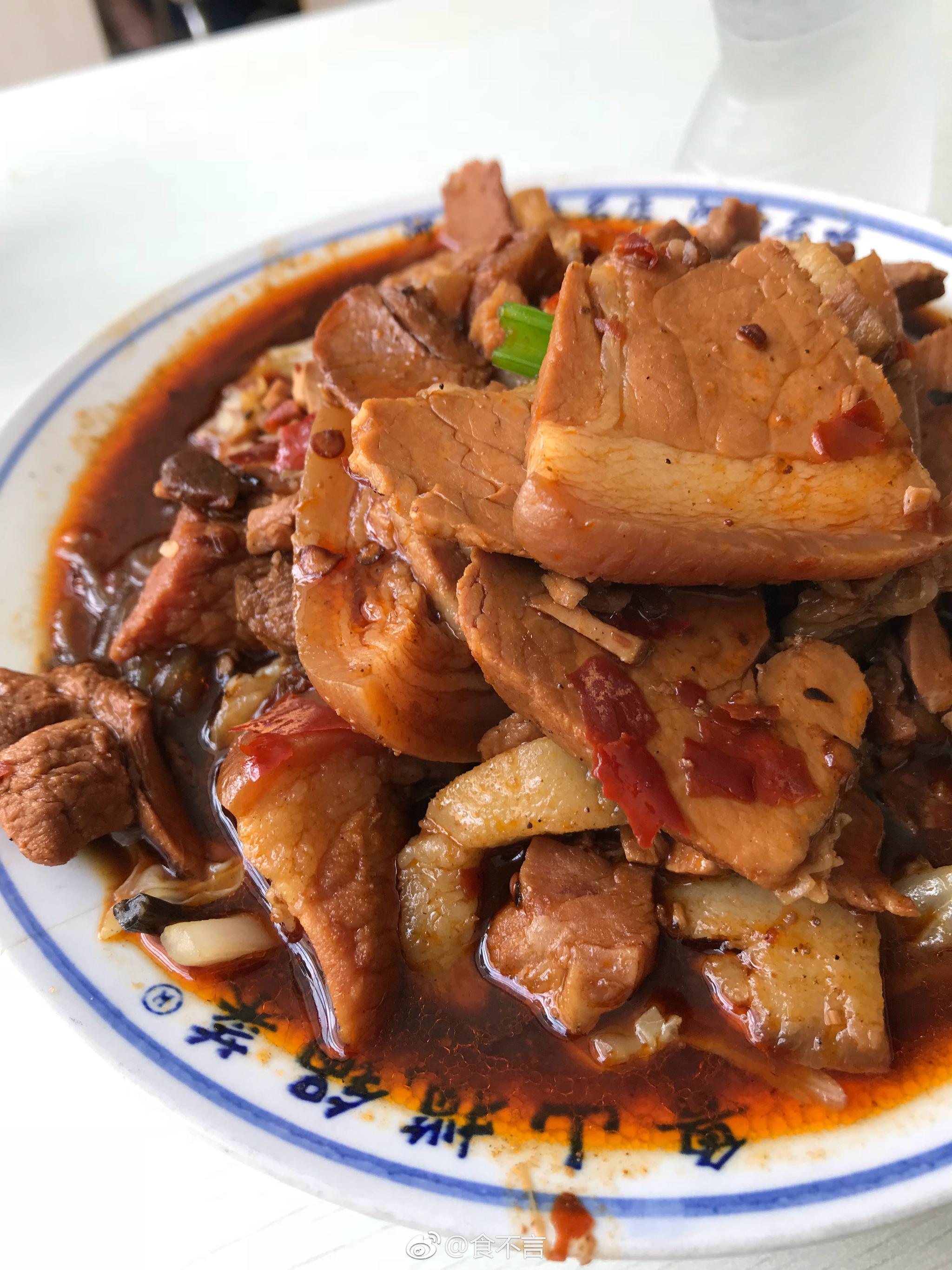 河南名吃杨根宪鲁山揽锅菜据说这家揽锅菜是鲁山当地最有名的店很大