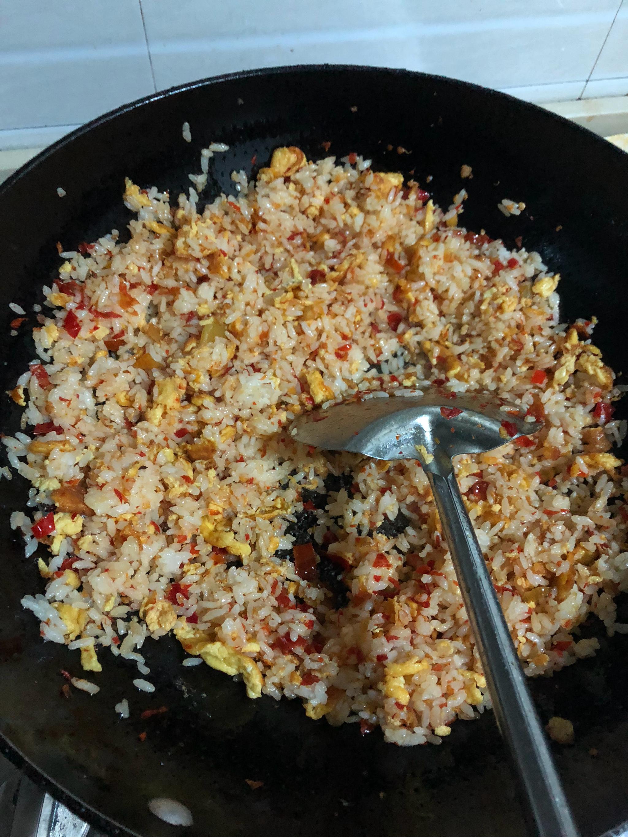 饿了就自己动手炒蛋炒饭