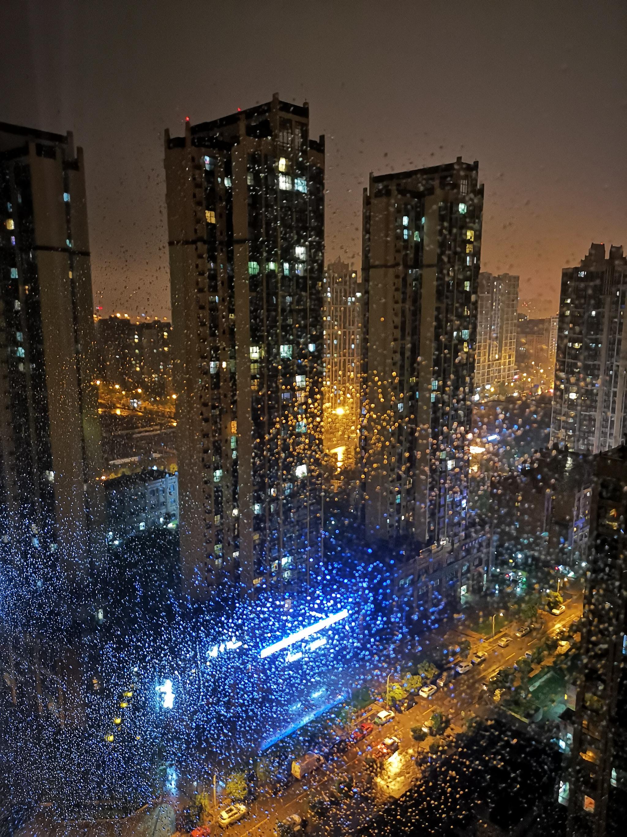雨夜74总是让人多愁善感你为何留在成都