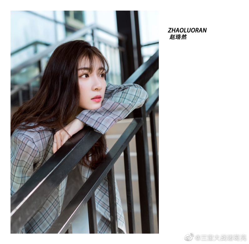 无双滴扮演者赵珞然,以《hello女神》出道的小小蕾近期作品也是敲多呢