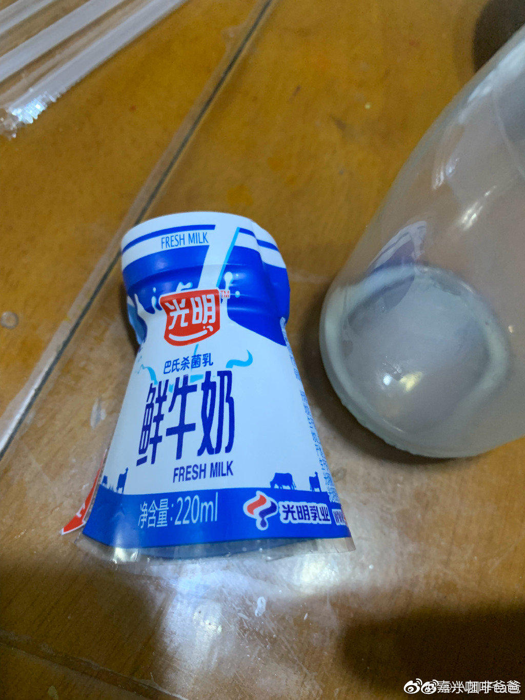 那问题来了,连碎玻璃渣都能混进去,光明牛奶的玻璃瓶再次利用之前的