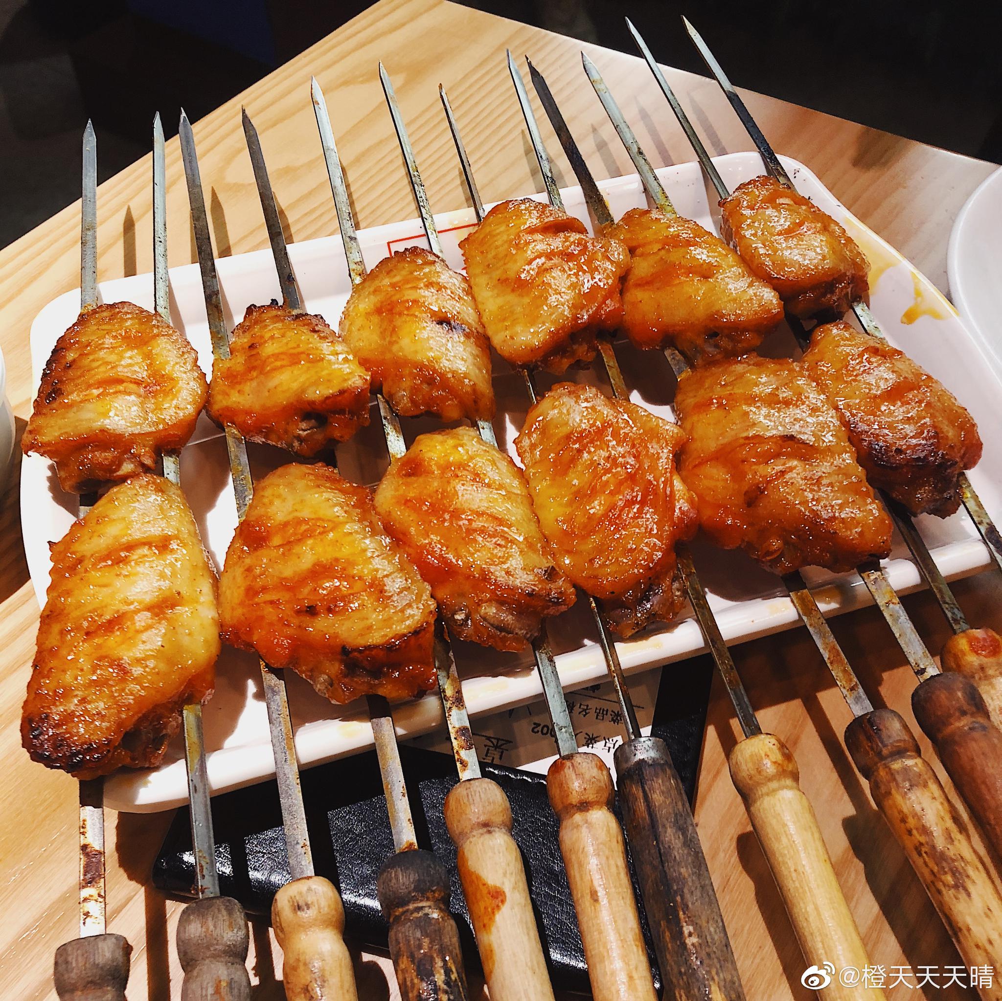 被冰岛沙雕四人组叫去吃夜宵了