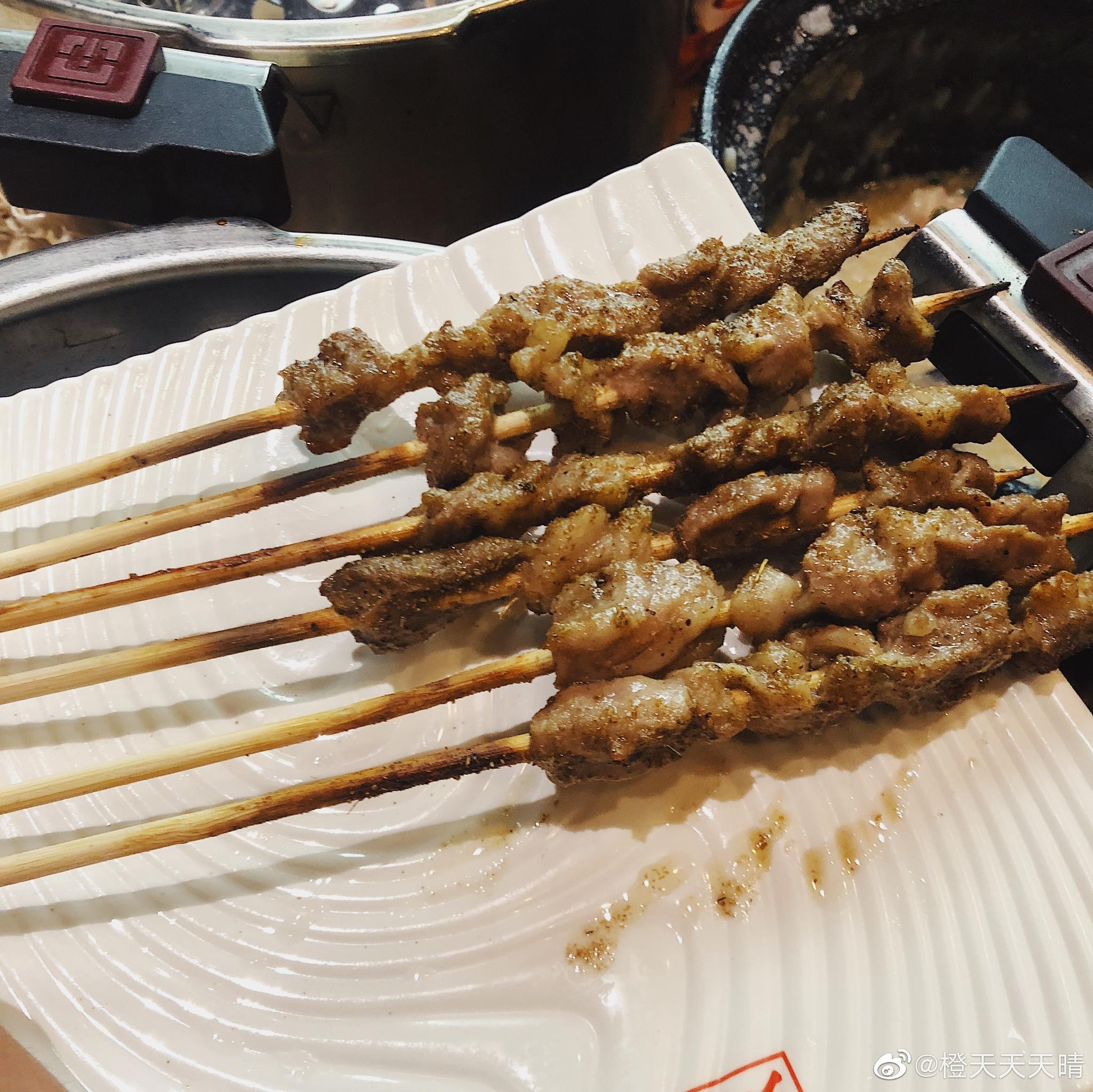 被冰岛沙雕四人组叫去吃夜宵了