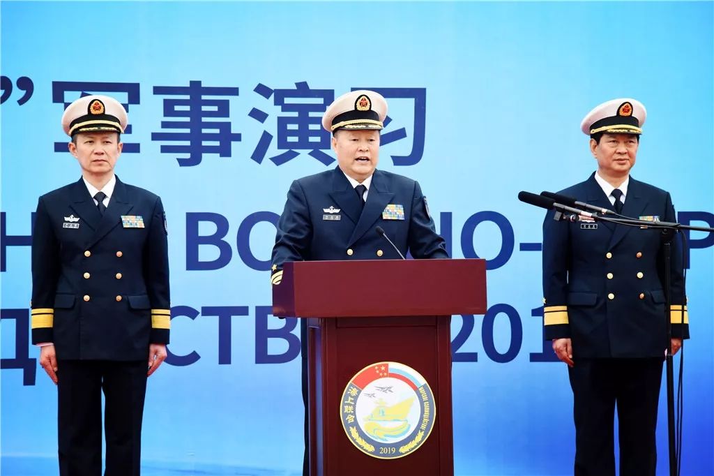 沈金龙司令员,秦生祥政委对俄方舰艇编队官兵的到来表示欢迎和问候
