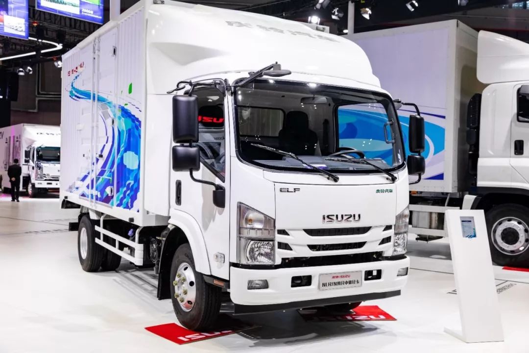 庆铃五十铃首款代号为2x的中体轻卡亮相上海车展