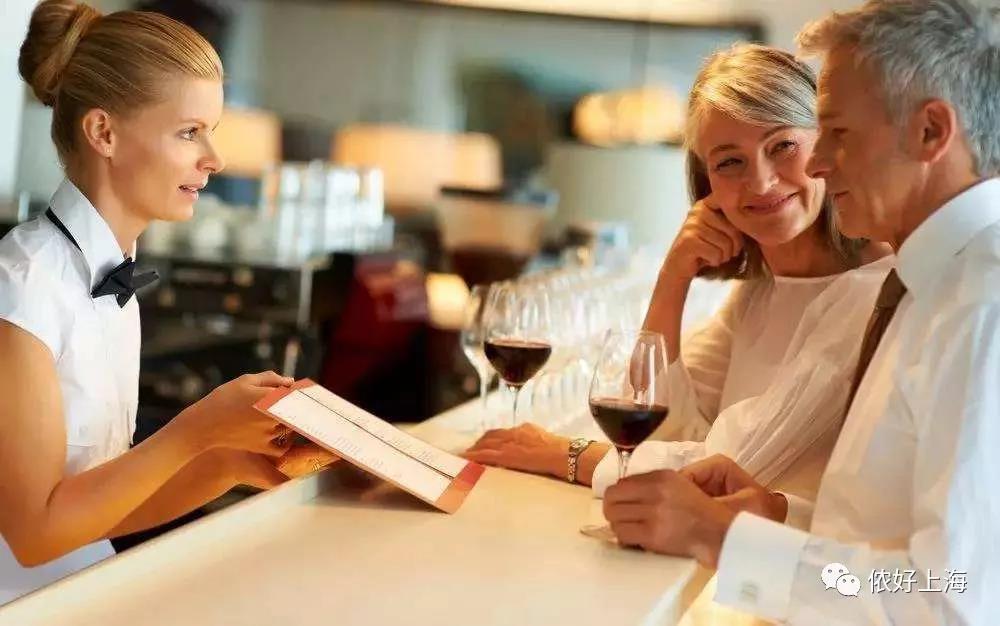 五星级酒店服务是这样?顾客因一脚踏空致骨折,他们却说