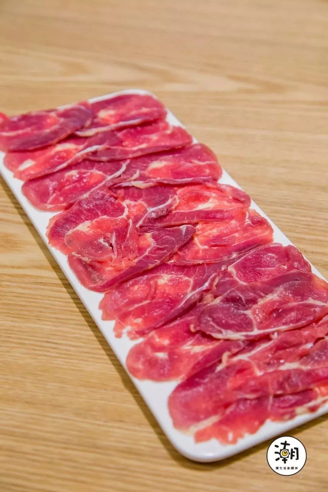 牛肉皆是每日手工现切清新明亮的环境,让食客流连忘返潮汕牛肉火锅店"