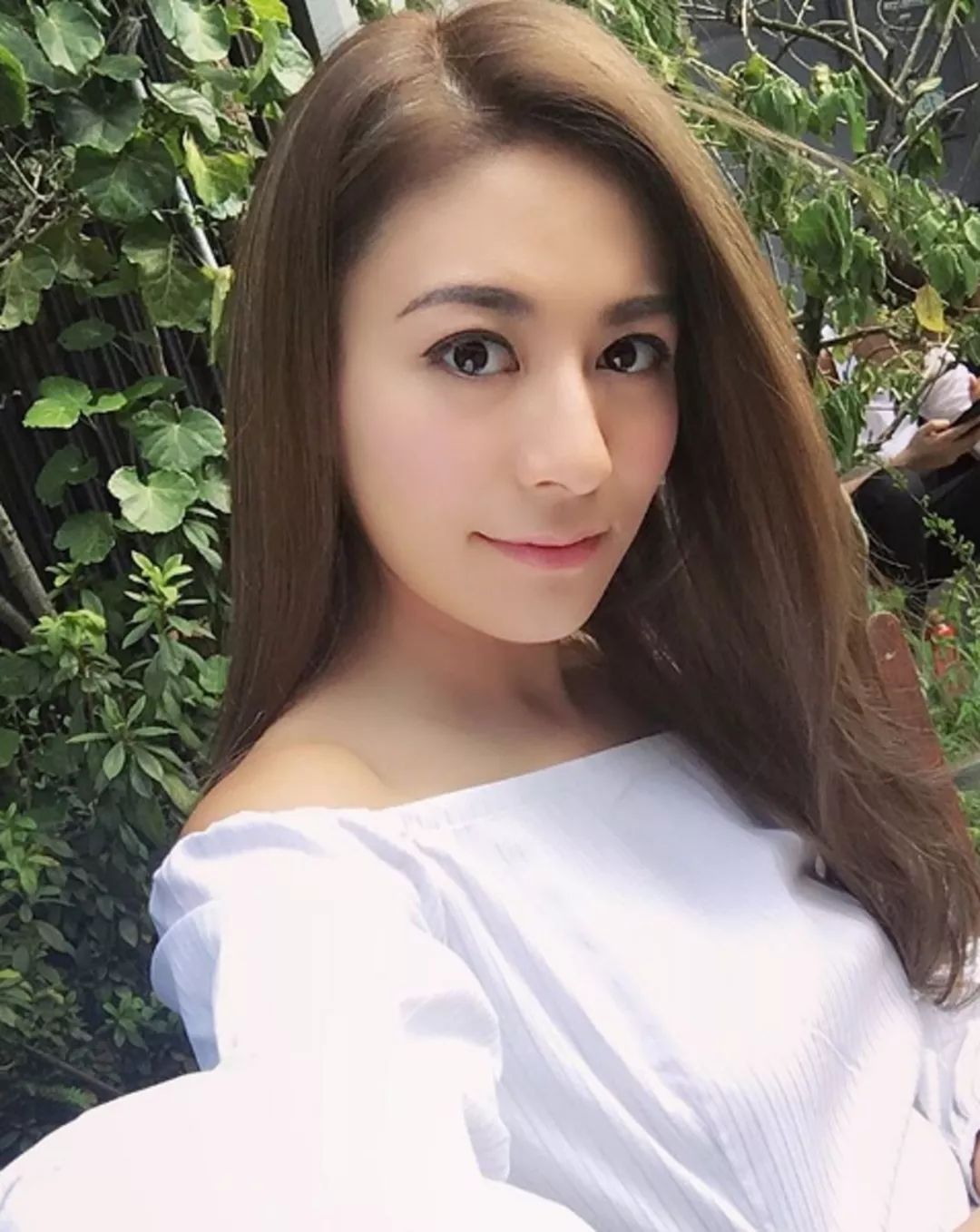 新婚女神人妻直言为老公减少内地工作:我觉得好值得