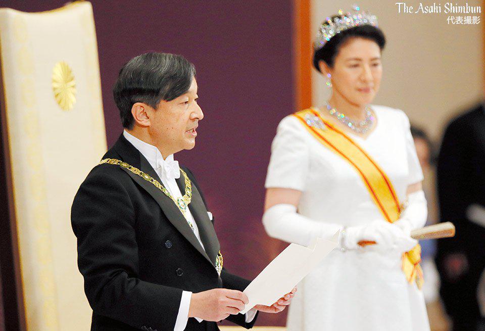 日本新天皇德仁即位致辞：一直祈愿世界和平（字幕版）(含视频)_手机新浪网