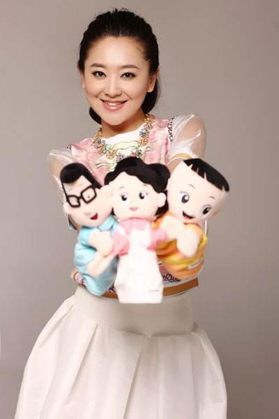 还记得央视主持人月亮姐姐吗?嫁给低调富豪,儿子快上幼儿园了