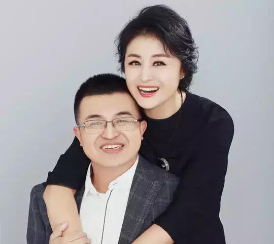 于月仙为弟弟新书宣传,对身患顽疾的弟弟不离不弃还助他走出绝境