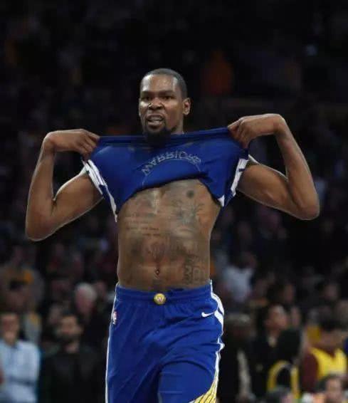 约基奇"一块"腹肌引球迷热议,联盟历史"一块"腹肌还有谁?