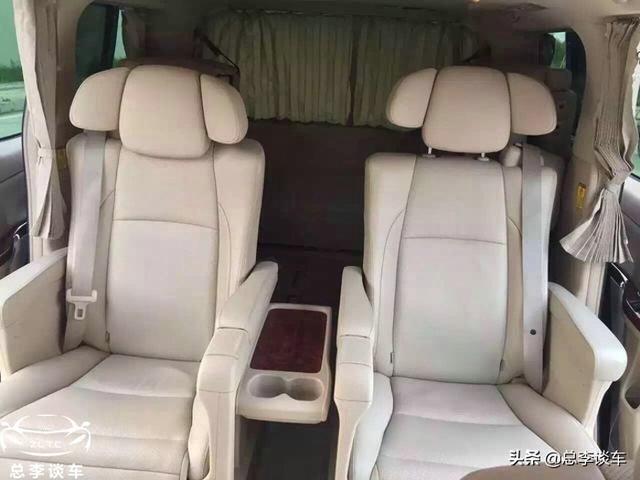 雷克萨斯为什么推mpv？看看候机楼的接待车，这就是答案