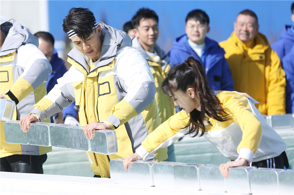 黄旭熙吴尊东北话battle,鞍山小伙表白angelababy,《奔跑吧》跑进鞍钢