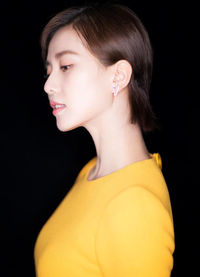 惊艳,你们不会现在才和小编一样发现原来刘诗诗的侧颜一样能打的是吧?