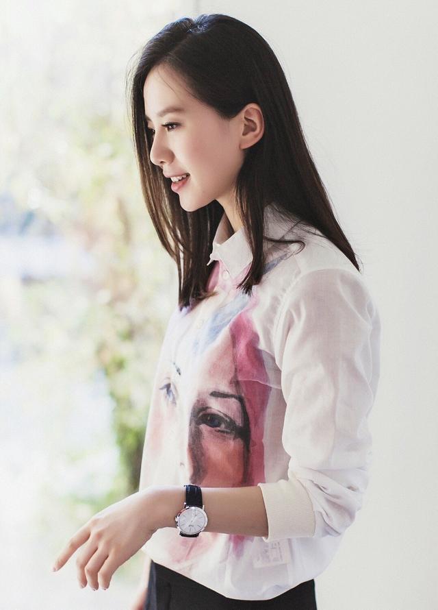 侧脸绝美的女明星们