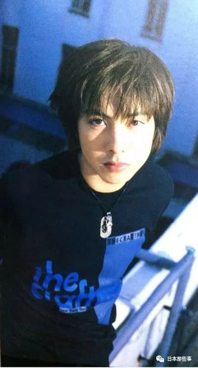 小原裕贵出现在拍摄花絮中 隐退多年仍引迷妹狂热