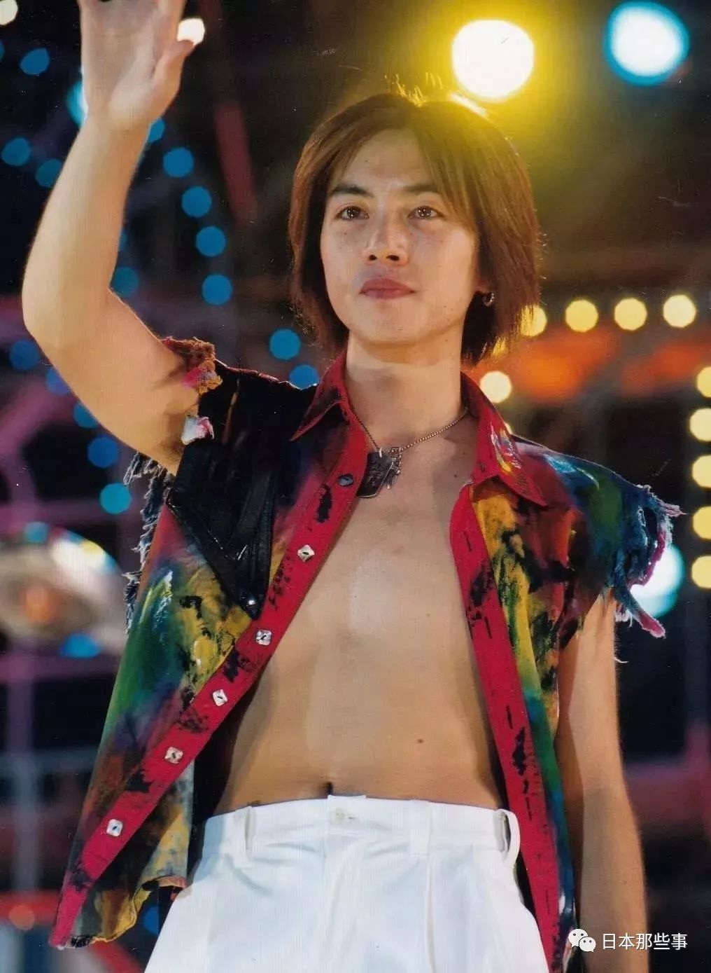 小原裕贵出现在拍摄花絮中 隐退多年仍引迷妹狂热