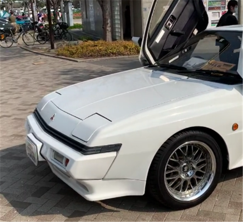 罕见三菱跑车,车龄30多年,配兰博基尼同款剪刀门,还用跳马灯