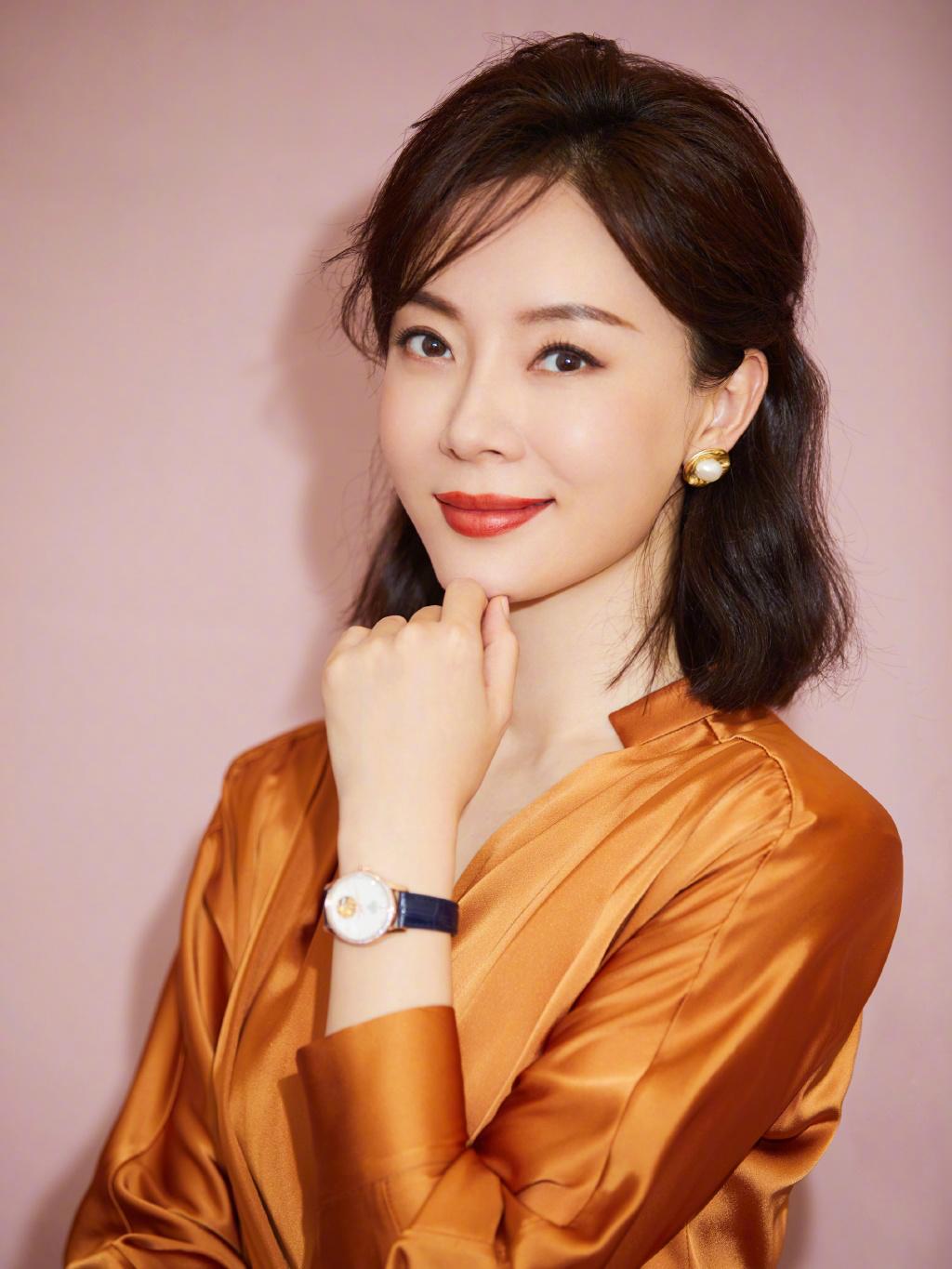 一袭焦糖色长裙气质全开,完全不像42岁年|陈数|发型|焦糖色_新浪新闻