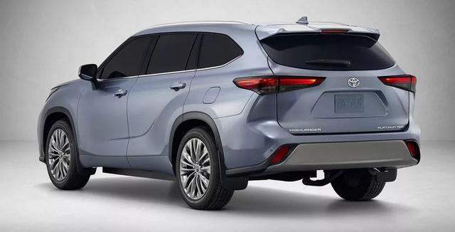 听说汉兰达要换代了，我特地借了台现款做个“云对比”