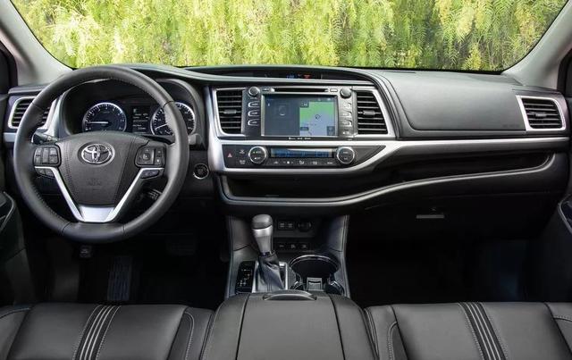 听说汉兰达要换代了，我特地借了台现款做个“云对比”